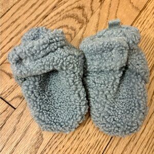 EUC Robeez Gray Sherpa Snap Booties in Size 3-6 Months